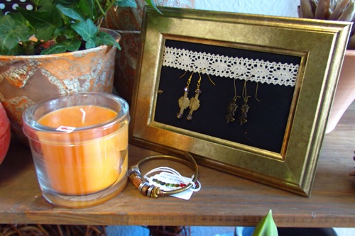 Bilderrahmen mit Stoffbezug zur Präsentation von Ohrringen Bilderrahmen mit Stoffbezug zur Präsentation von Ohrringen