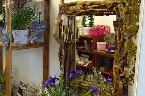 ... und Ausgang ... und Ausgang