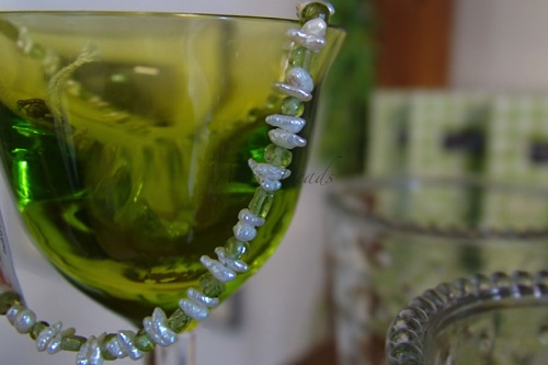 Geheimnisvolles Grün: Süsswasserperlen und Peridot Geheimnisvolles Grün: Süsswasserperlen und Peridot